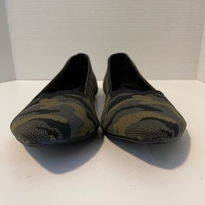 Tired flat army shoe